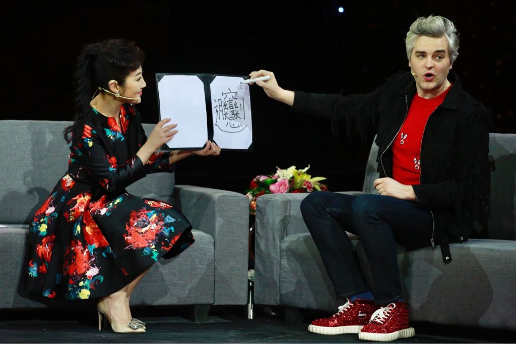 Escribir nombre en caracteres chinos.