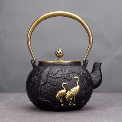Tetera Tradicional China de Hierro Fundido con Talla de Grulla