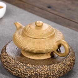 Tetera de Arcilla Morada, Cesta de Bambú