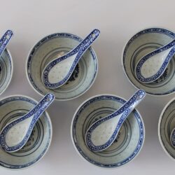 Cuencos de Arroz y Cucharas de Porcelana China